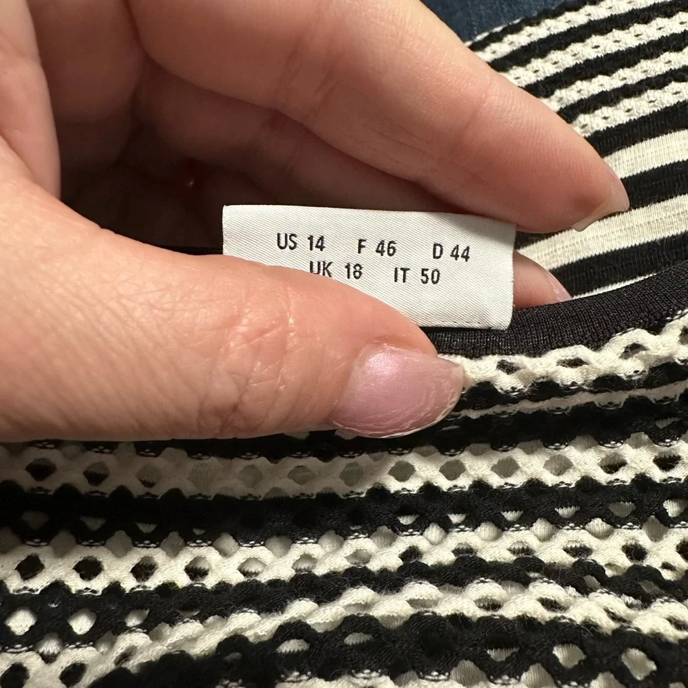 AKRIS Punto black and white striped top size 14. Beautiful see through detail - Picture 4 of 12
